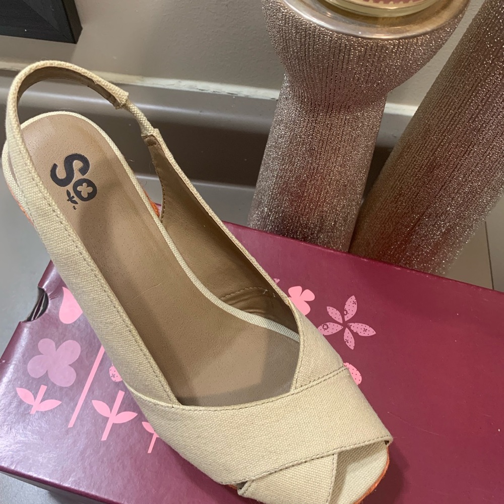π₯2/$20π₯ Multicolored wedges Sz 10 - Picture 2 of 6